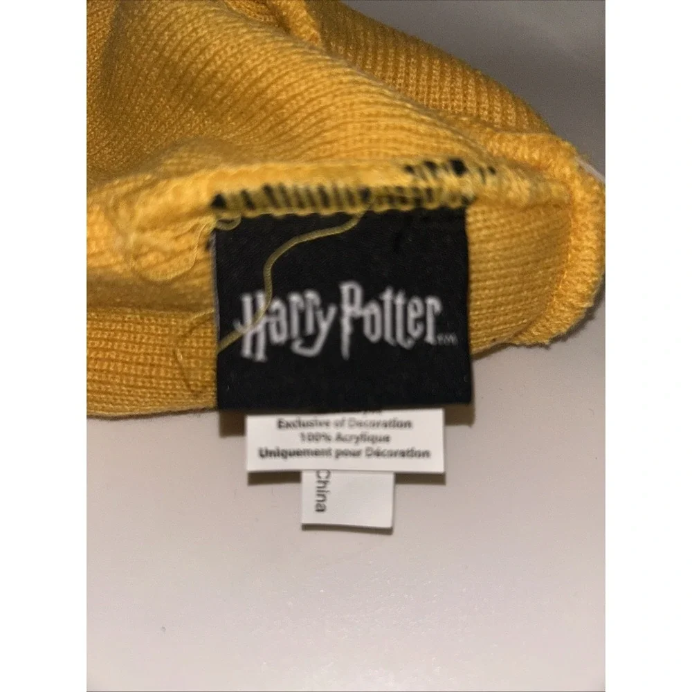 Official‎ Harry Potter Hufflepuff Beanie Hat Yellow Black Striped Crest Hogwarts